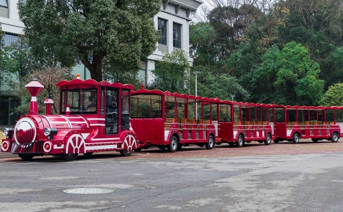 乘坐電動觀光小火車需要注意哪些事項(xiàng)？